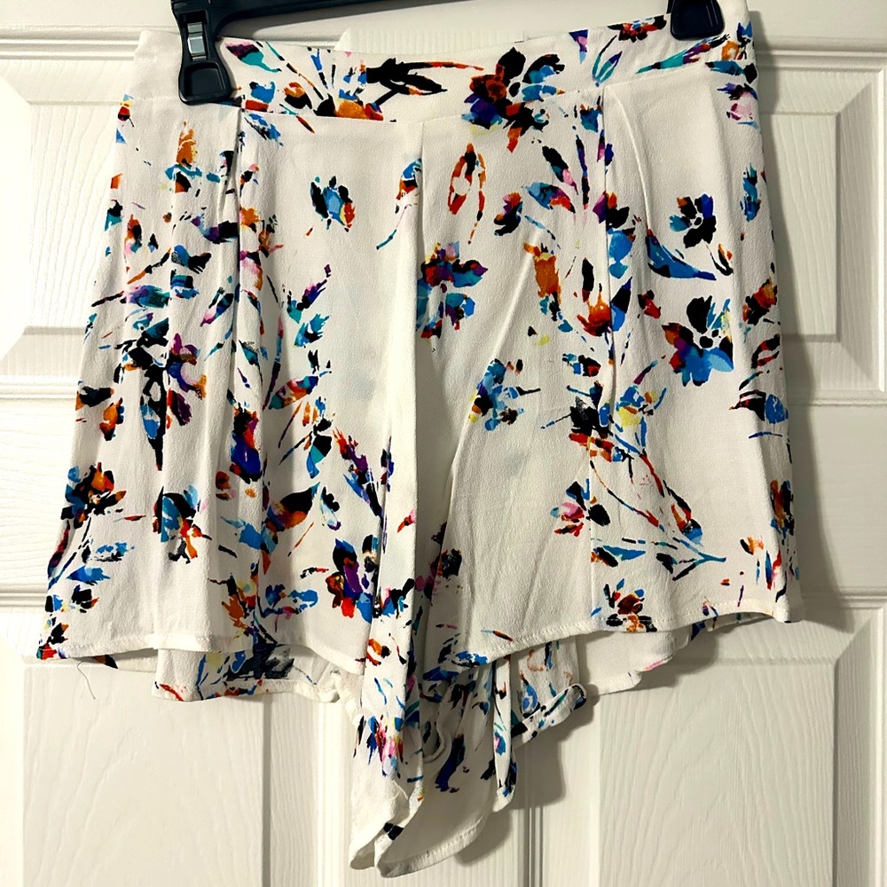 Olivcaceous Floral Shorts